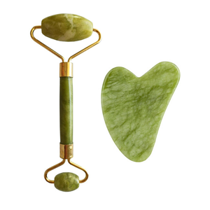 Palsar 7 Masážny valček a doštička Guasha zelený xiuyan jadeit ( Light Green Xiuyan Jade Roller & Gua Sha Set)